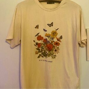 Like new! DAZY Floral Tee Sz XL